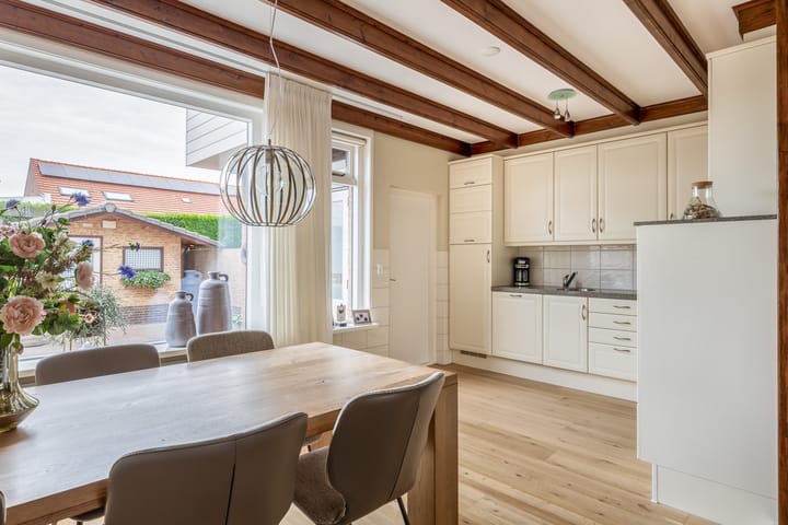 Twee-onder-één-kap te koop: Zonhof 26, Oude-Tonge