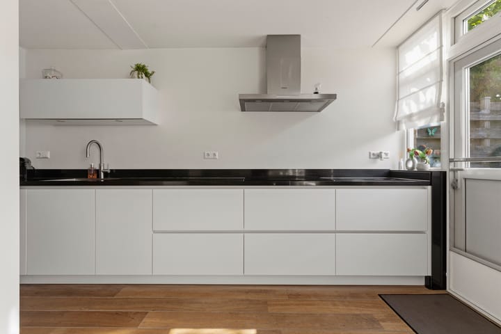 Tussenwoning te koop: Catharina van Rennesplein 12, Dieren