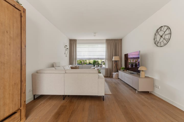 Tussenwoning te koop: Catharina van Rennesplein 12, Dieren