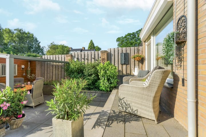 Tussenwoning te koop: Catharina van Rennesplein 12, Dieren