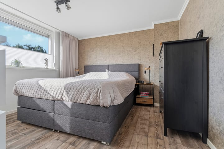 Tussenwoning te koop: Catharina van Rennesplein 12, Dieren
