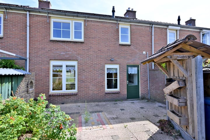 Tussenwoning te koop: Merelstraat 10, Brummen