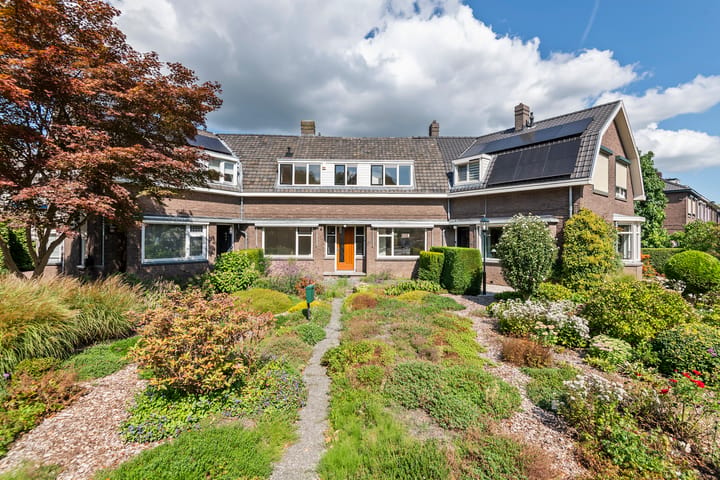 Tussenwoning te koop: Burgemeester Meslaan 2, Tiel