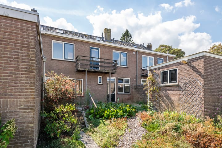 Tussenwoning te koop: Burgemeester Meslaan 2, Tiel