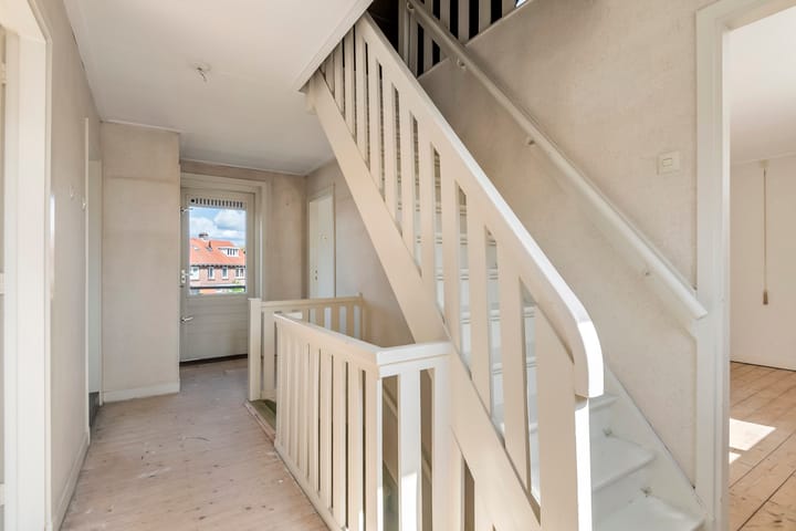 Tussenwoning te koop: Burgemeester Meslaan 2, Tiel