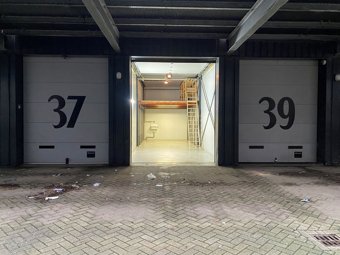 Bekijk foto 2 van Biesland 2-C38