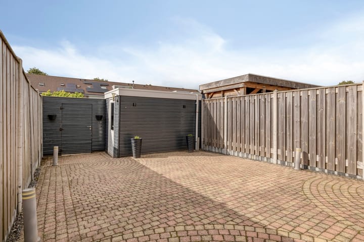Tussenwoning te koop: Zilvermosstraat 85, Almere