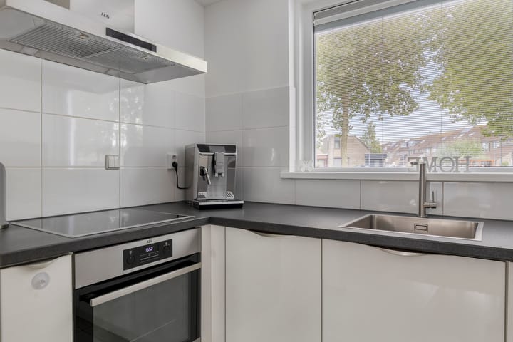 Tussenwoning te koop: Zilvermosstraat 85, Almere