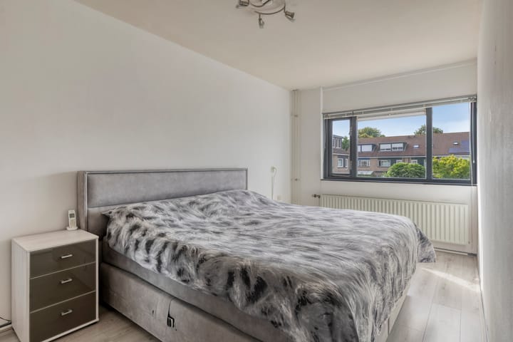 Tussenwoning te koop: Zilvermosstraat 85, Almere