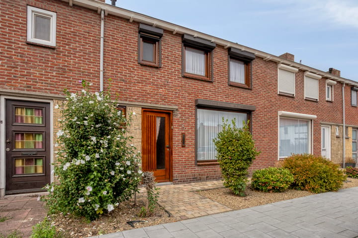 Tussenwoning te koop: Hendrik Casimirlaan 5, Hulst