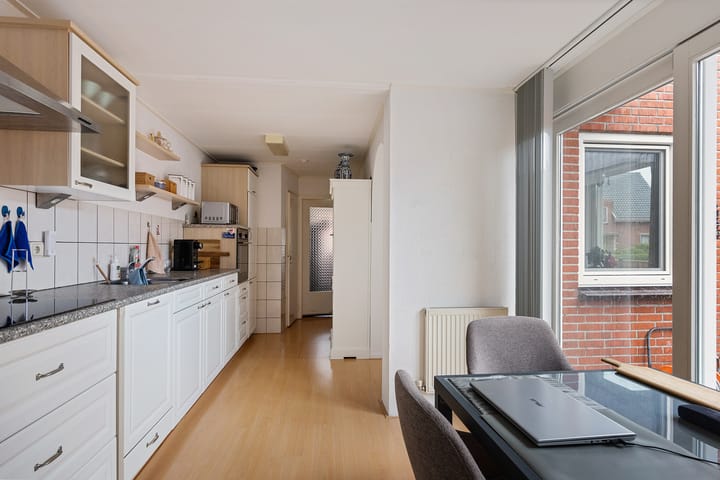 Twee-onder-één-kap te koop: Piet Heinstraat 33, Delfzijl