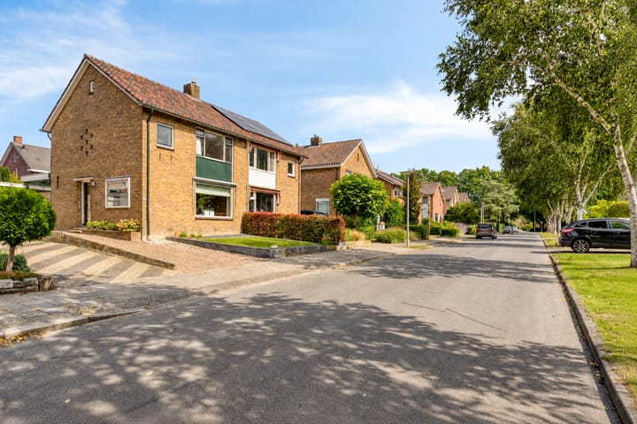 Twee-onder-één-kap te koop: hogelandstraat 13, Oldenzaal