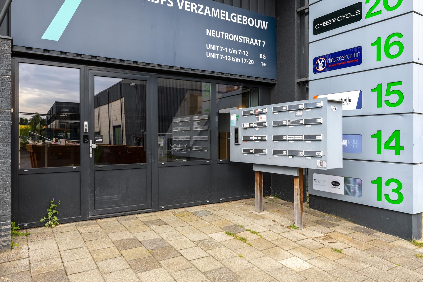 Bekijk foto 4 van Neutronstraat 7-14