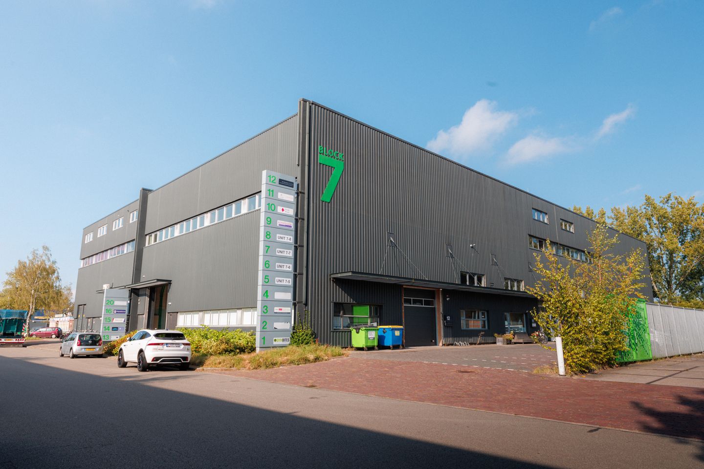 Bekijk foto 1 van Neutronstraat 7-14