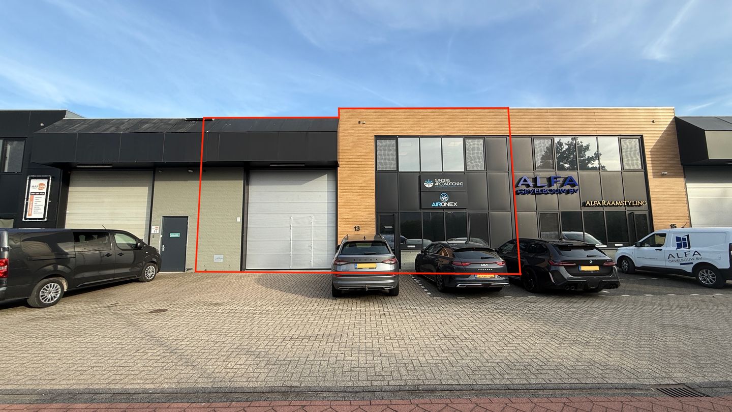 View photo 1 of Waldeck Pyrmontstraat 13