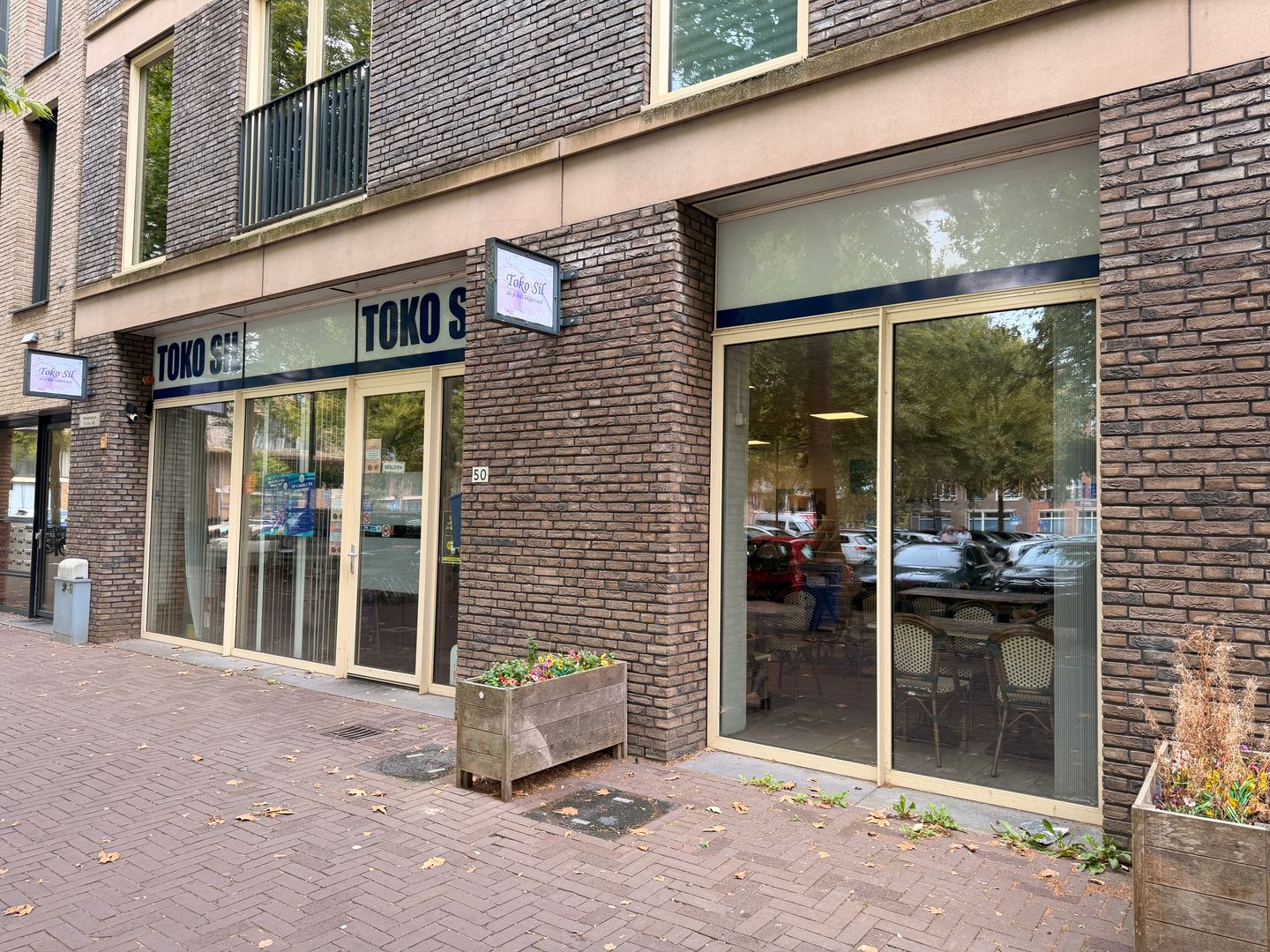 Bekijk foto 2 van Almkerkplein 50