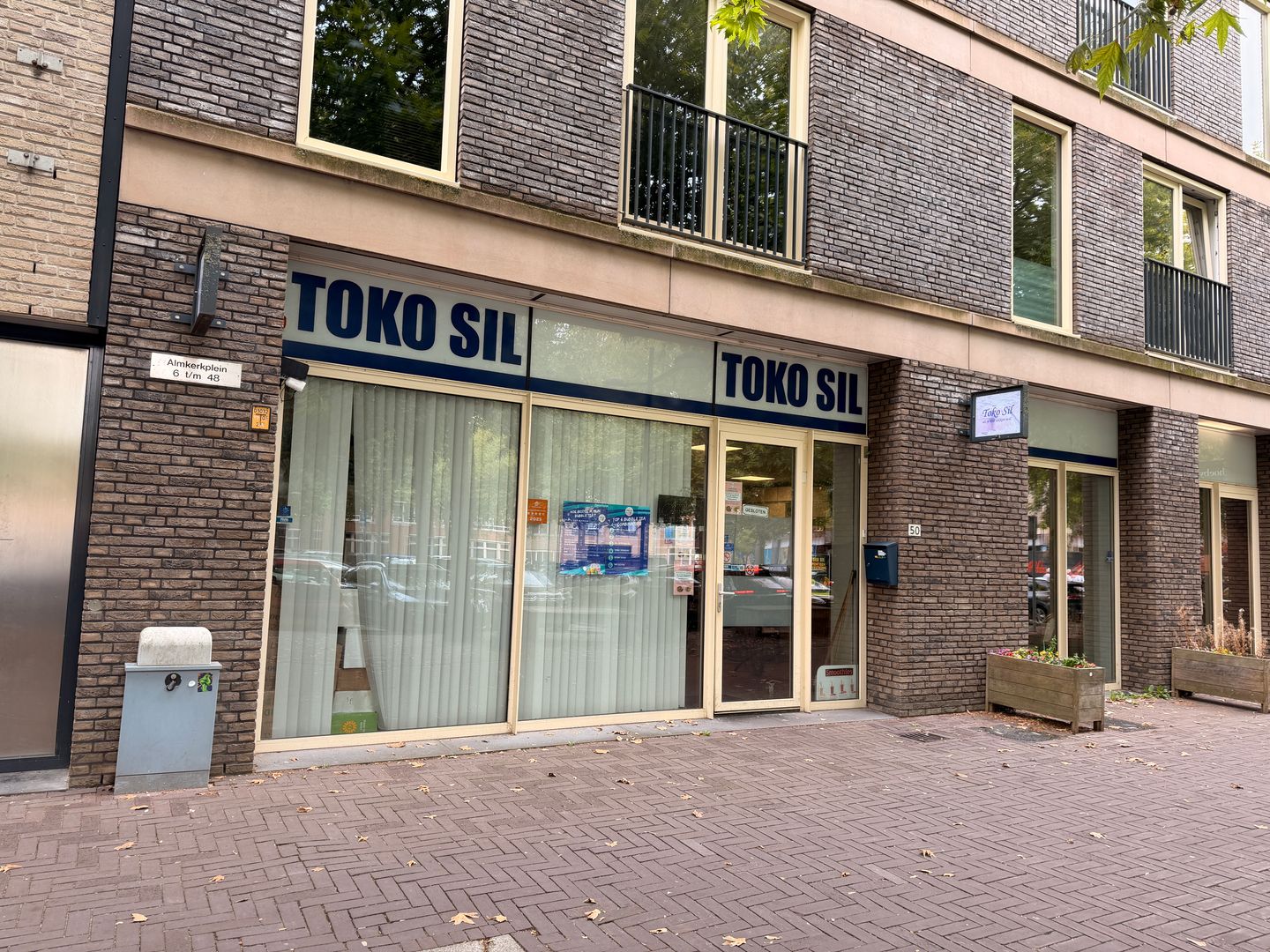 Bekijk foto 1 van Almkerkplein 50