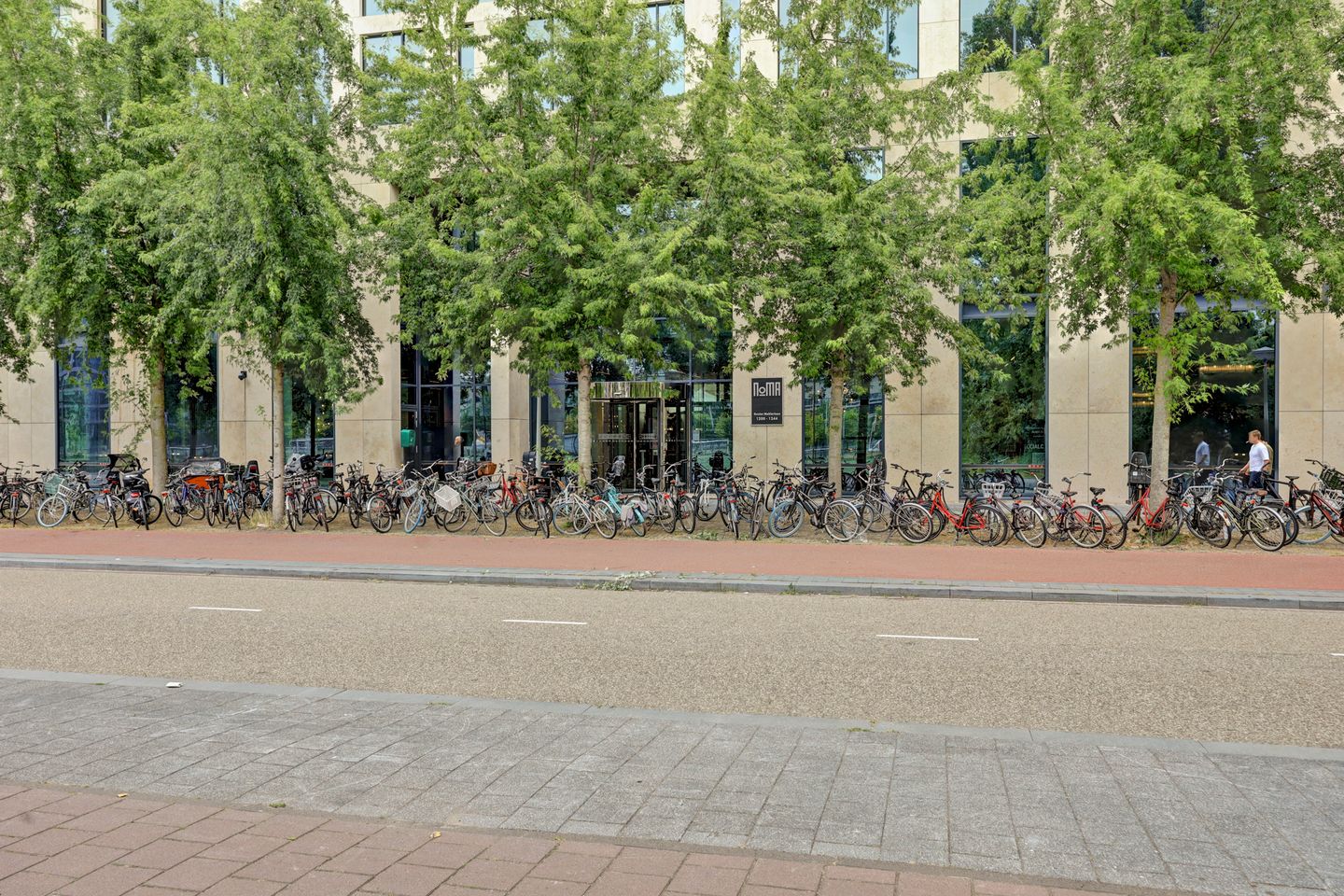 Bekijk foto 3 van Gustav Mahlerlaan 1212