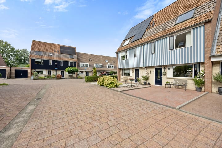 Tussenwoning te koop: De Hoge Akker 44, Barneveld