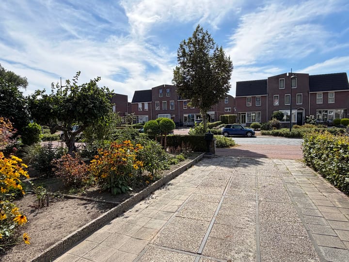 Twee-onder-één-kap te koop: Burg van der Lelysingel 25, Coevorden