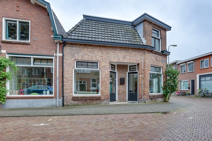 Hoekwoning te koop: Molenbelt 2, Deventer