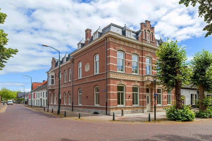 Markt 1, Waalre