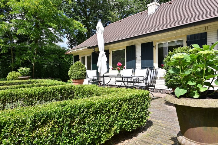 Vrijstaande woning te koop: Herdersweg 13A, Laren (Nh)
