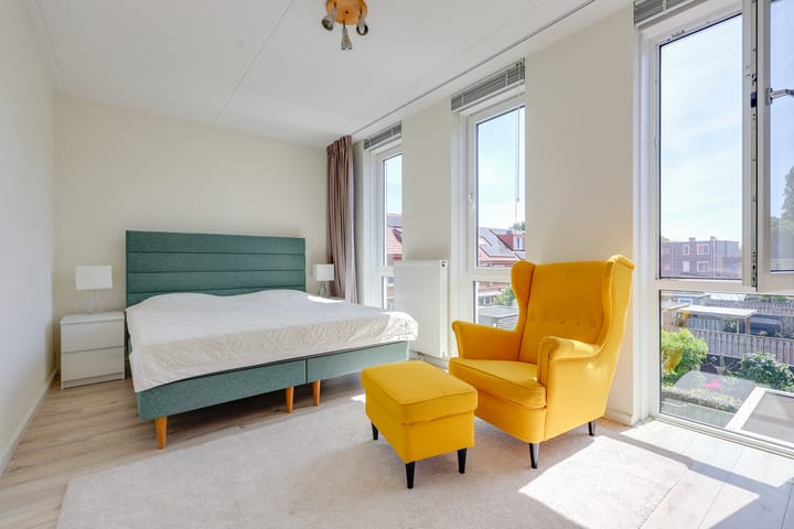 Tussenwoning te koop: Sprenglaar 146, Almere