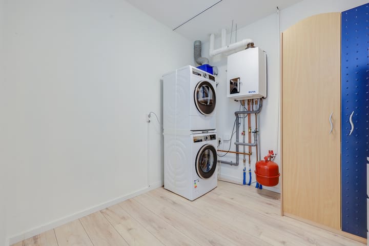 Tussenwoning te koop: Sprenglaar 146, Almere