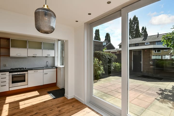 Tussenwoning te koop: Van der Duyn van Maasdamstraat 19, Elst (Ge)