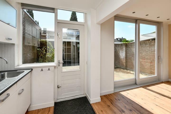 Tussenwoning te koop: Van der Duyn van Maasdamstraat 19, Elst (Ge)