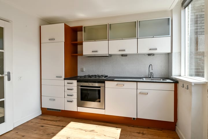 Tussenwoning te koop: Van der Duyn van Maasdamstraat 19, Elst (Ge)