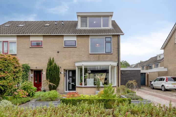 Twee-onder-één-kap te koop: Anjelier 11, Borne