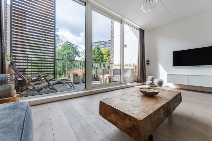 Tussenwoning te koop: Bloemweg 75, Amersfoort