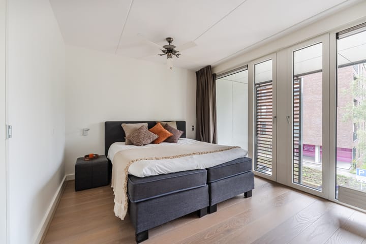 Tussenwoning te koop: Bloemweg 75, Amersfoort