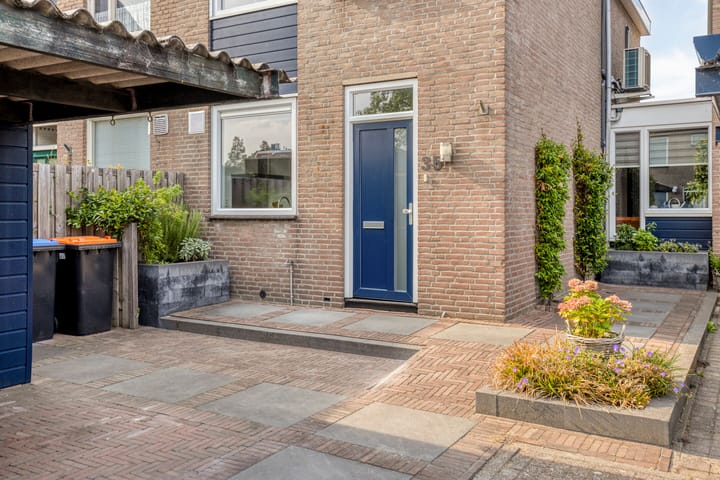 Tussenwoning te koop: Röntgendreef 35, Maassluis