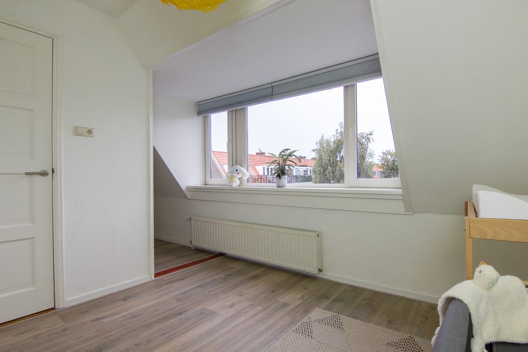 Photo 41 of Jac. van Looystraat 17
