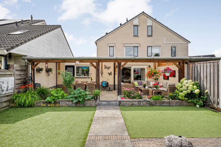 Tussenwoning te koop: Zilverdistel 18, Hardenberg