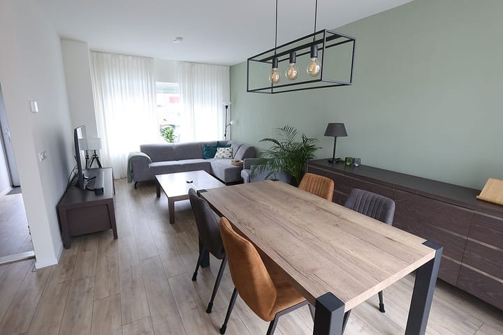 Tussenwoning te koop: Otto van Taverenstraat 4, Enschede