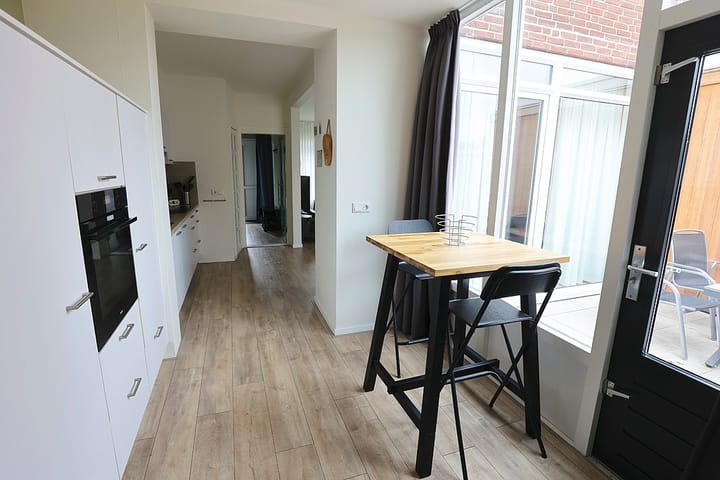 Tussenwoning te koop: Otto van Taverenstraat 4, Enschede
