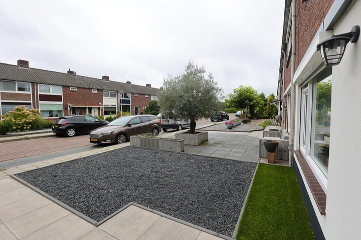 Tussenwoning te koop: Otto van Taverenstraat 4, Enschede