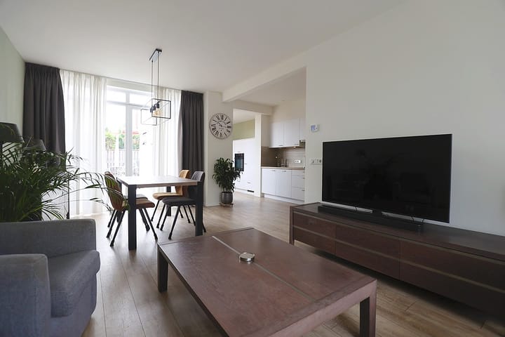 Tussenwoning te koop: Otto van Taverenstraat 4, Enschede
