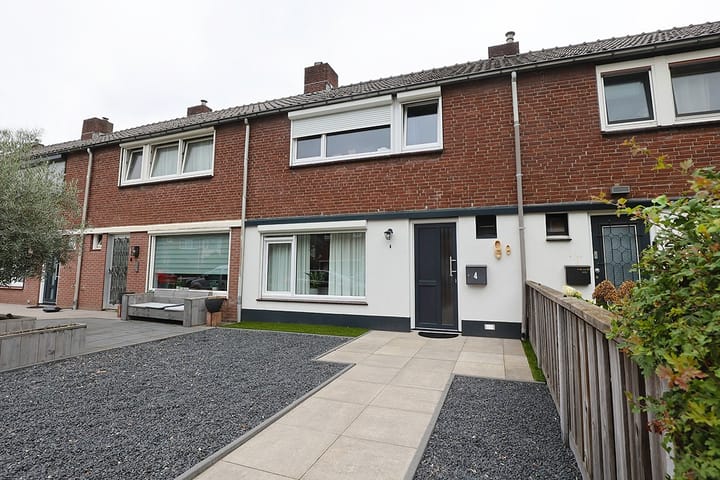 Tussenwoning te koop: Otto van Taverenstraat 4, Enschede