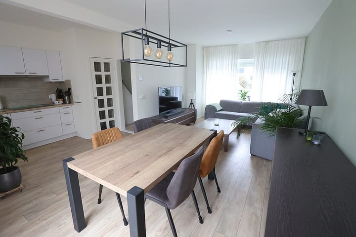 Tussenwoning te koop: Otto van Taverenstraat 4, Enschede