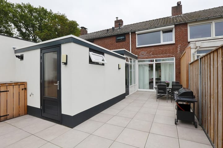 Tussenwoning te koop: Otto van Taverenstraat 4, Enschede