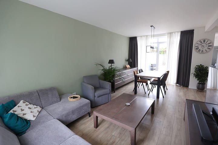 Tussenwoning te koop: Otto van Taverenstraat 4, Enschede
