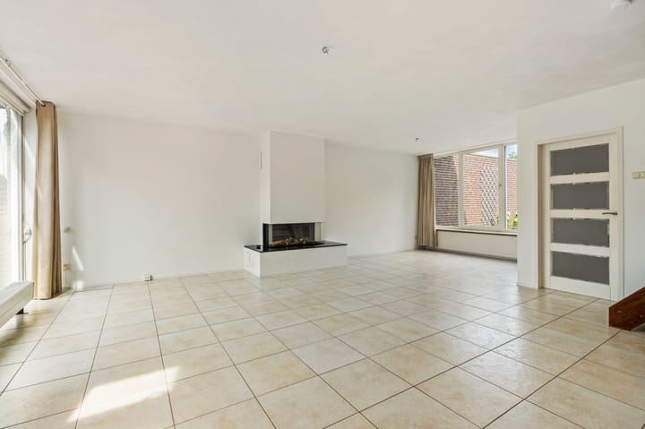 Tussenwoning te koop: La Fontainestraat 29, Venlo