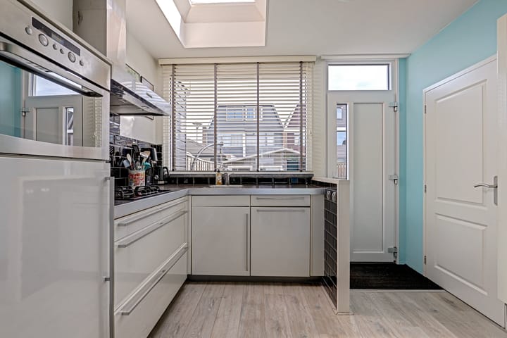 Tussenwoning te koop: Dr. Plesmanstraat 28, Zwijndrecht