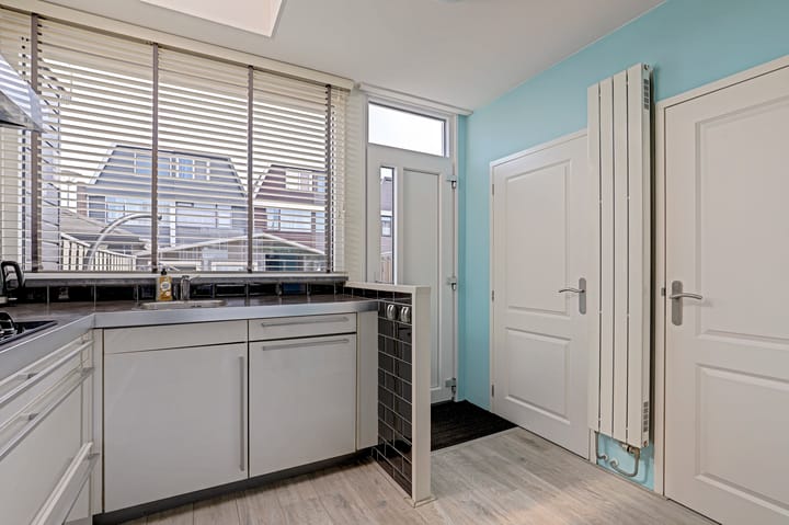 Tussenwoning te koop: Dr. Plesmanstraat 28, Zwijndrecht