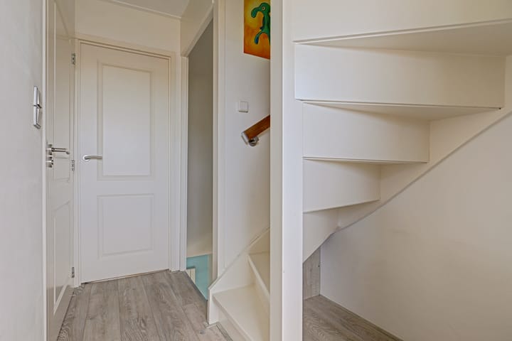Tussenwoning te koop: Dr. Plesmanstraat 28, Zwijndrecht